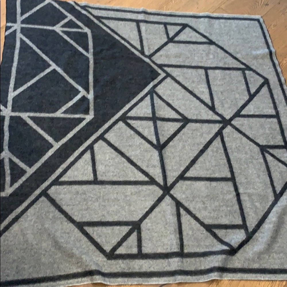 Gorgeous cashmere Tory Burch wrap